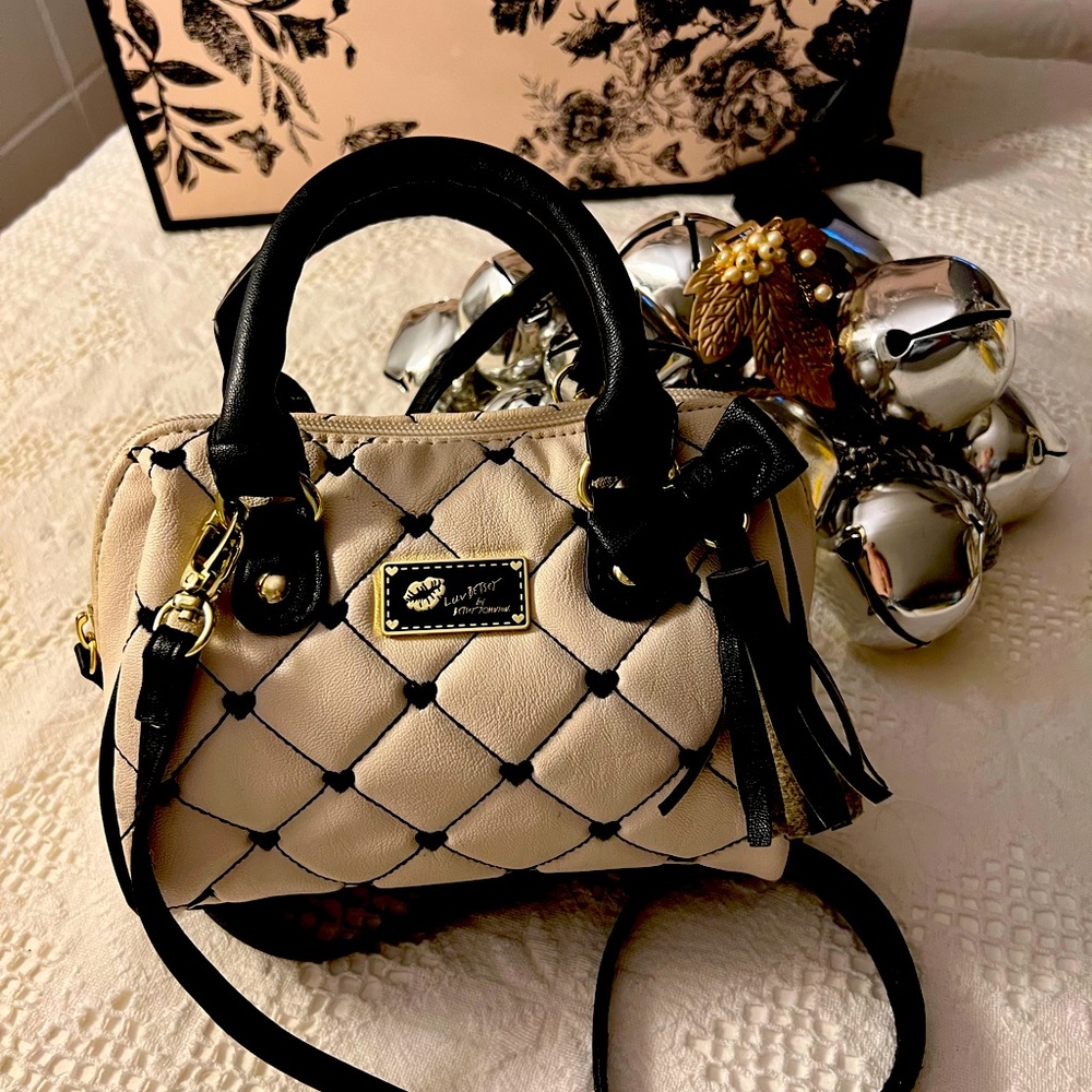 Betsy Johnson Mini Heart Quilted Bag Cream and Black Bow and Tassel OS